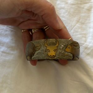 Horn bangle with water buffalo motif